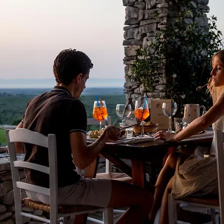 Di Luna Biomasseria Farm stay Montegrosso